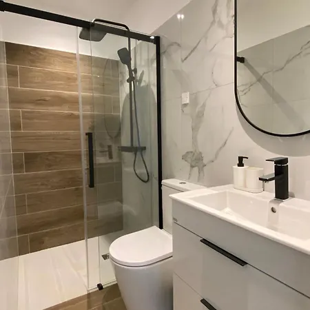 Elegante Vue A 300 M Du Centre ,jardin Clos, Terrasse, Parking Gratuit,2 Chambres,2 Sdb Vila