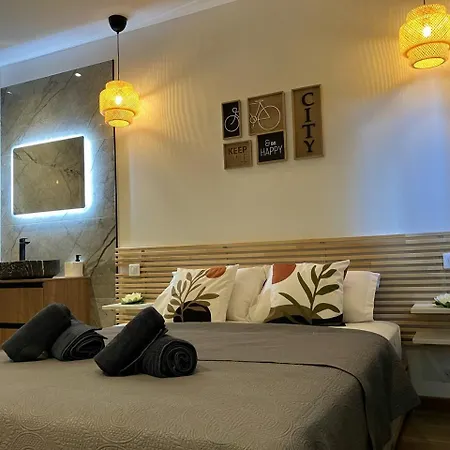 Elegante Vue A 300 M Du Centre ,jardin Clos, Terrasse, Parking Gratuit,2 Chambres,2 Sdb